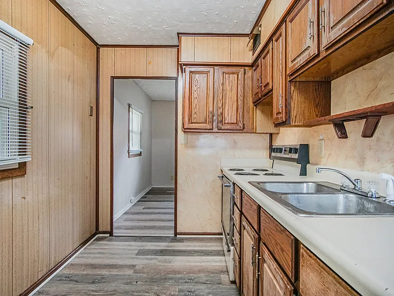 139 E Chippewa Ave — Photo 5