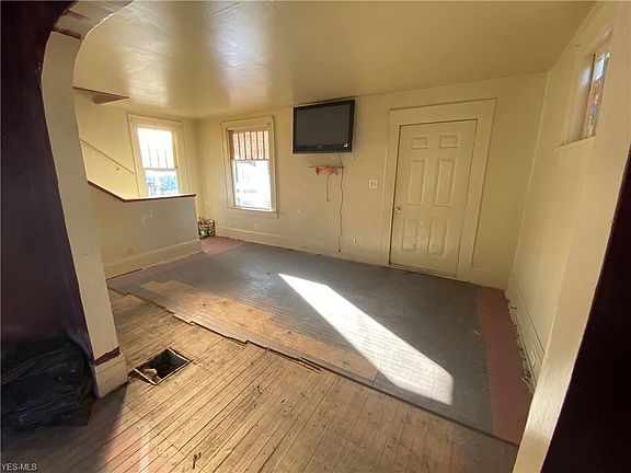 5th image of 343 Lease St