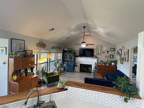 5th image of 29 NW Havenshire Cir