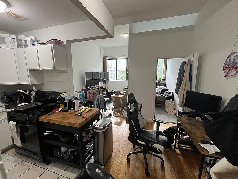 124 Allen St — Photo 2