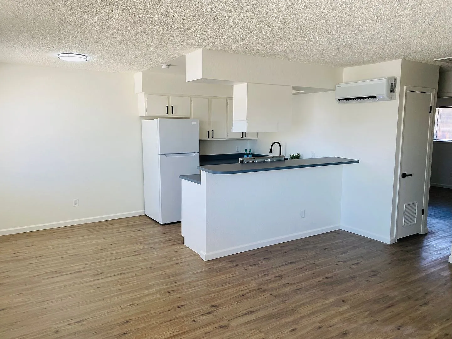 190 North Nevada Street - Available Now — Photo 2