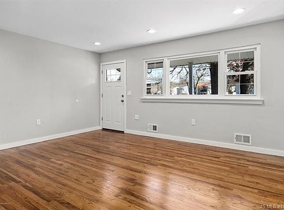 5th image of 1155 Oxford St