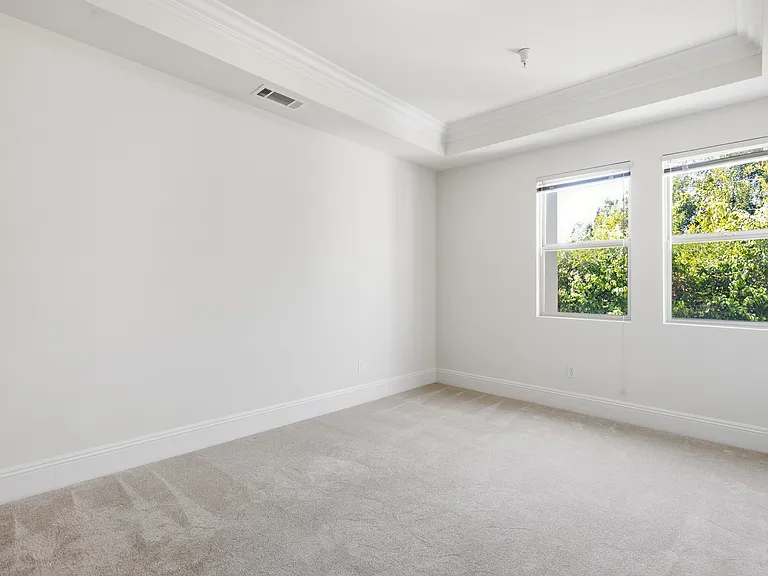 10305 Almayo Ave #404 — Photo 17
