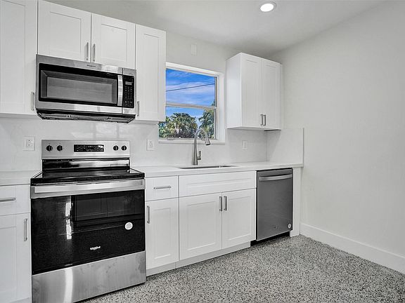2nd image of 123 NE 15th Avenue