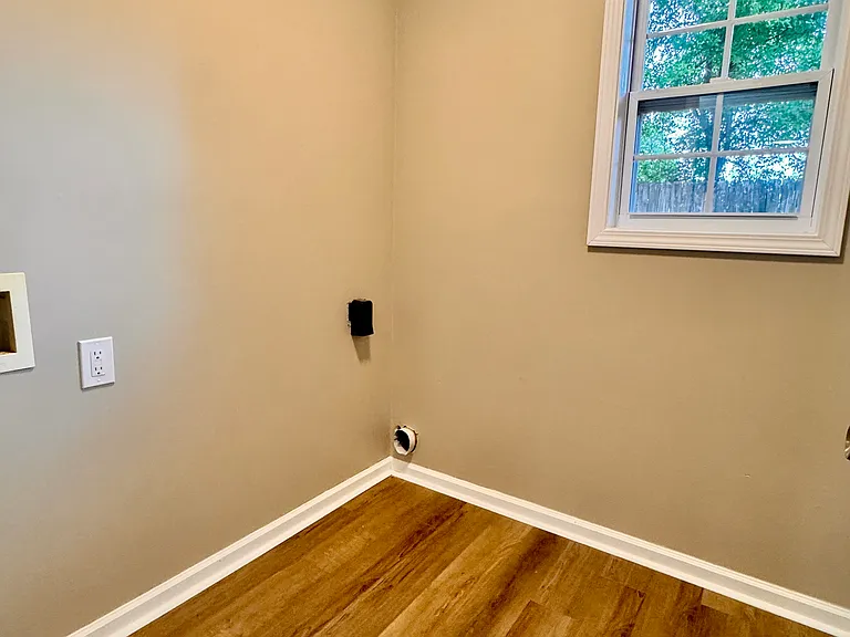 184 James Dr — Photo 7