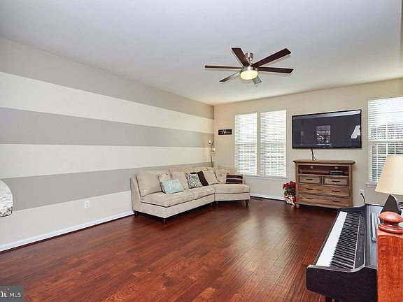 4th image of 4468 Daisy Reid Ave