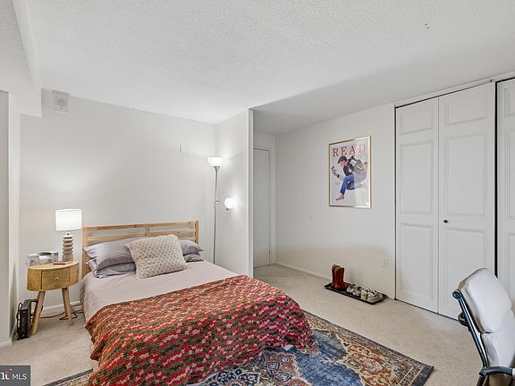 5th image of 1420 Locust St APT 14H