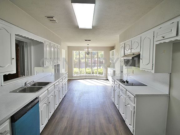 5th image of 4219 Oak Arbor Dr