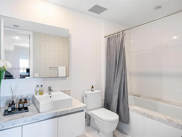 1100 Biscayne Blvd #5203 — Photo 16