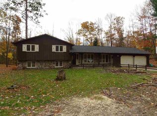 W8629 Michelle St, Niagara, WI 54151