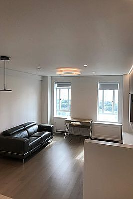 3rd image of 25 Central Park W APT 24O