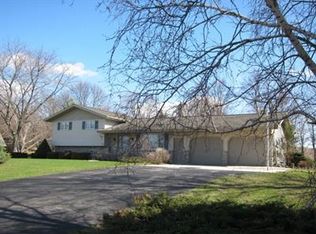 W962 Sunset Ln, New Holstein, WI 53061