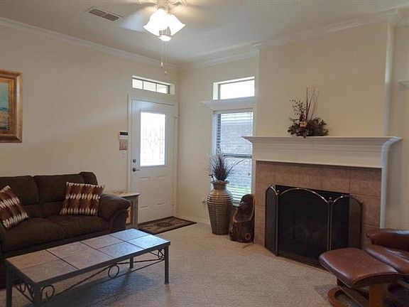 2nd image of 221 Oleander Pl