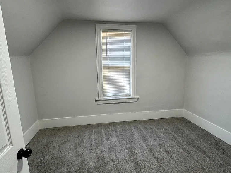 11578 S Perry Ave — Photo 9