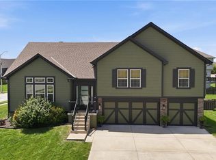 10802 N Oakland Ave, Kansas City, MO 64157