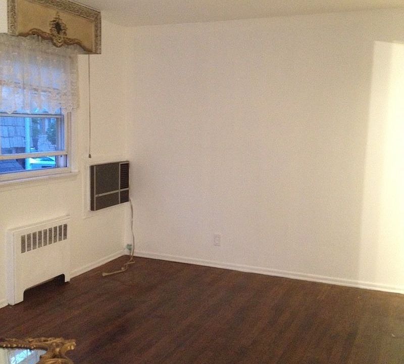 1st image of 9507 162nd Ave #1