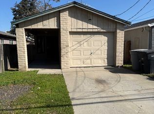 591 N 4th Ave, Oakdale, CA 95361
