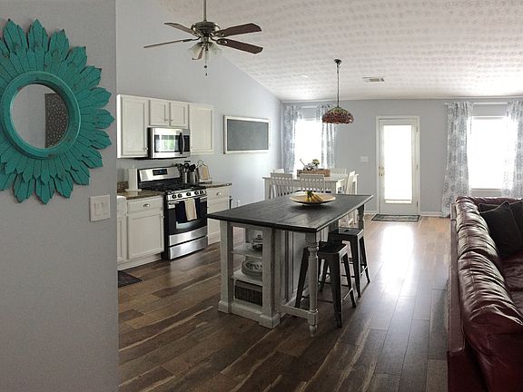 2nd image of 2950 Angel Oak Cir