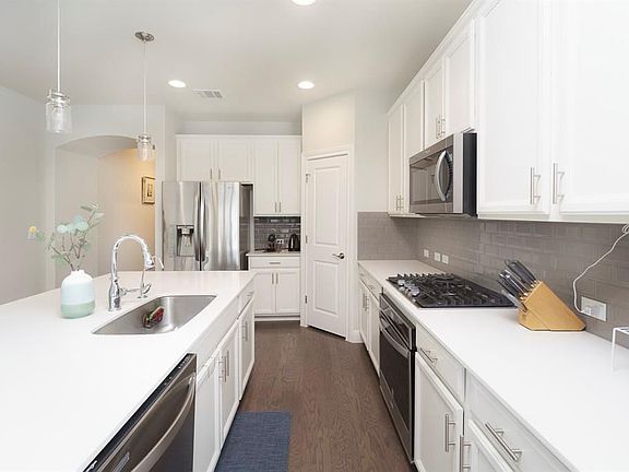 5th image of 9808 Quercia Dr