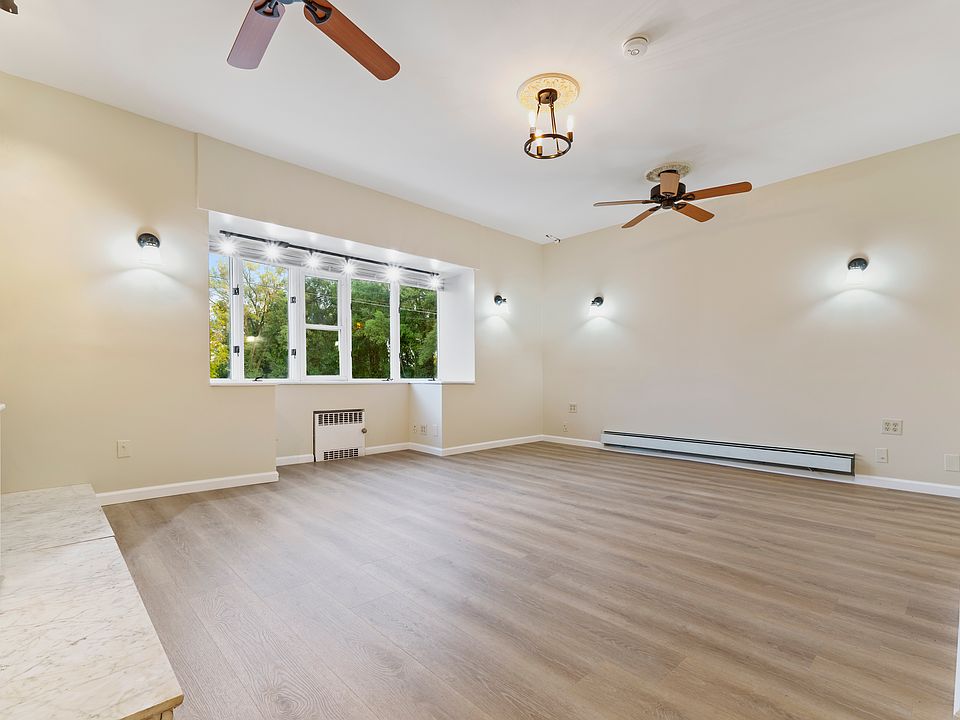 1st image of 33 Essex St APT 1