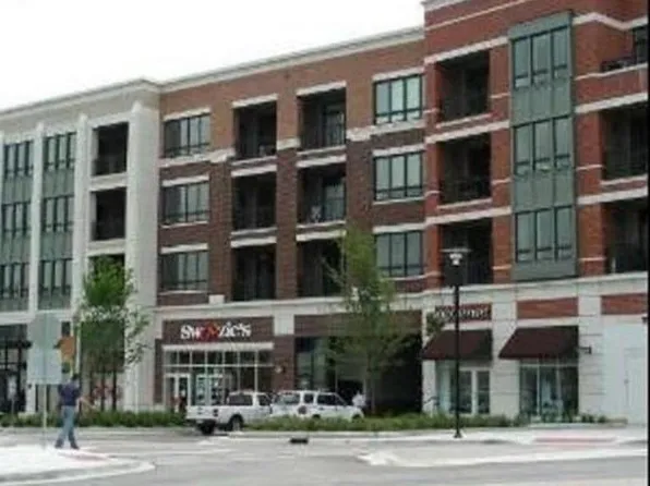 850 Village Center Dr Unit 318, Burr Ridge, IL 60527