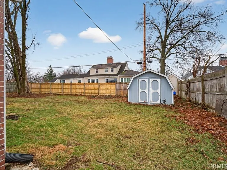 924 E Washington Center Rd — Photo 31