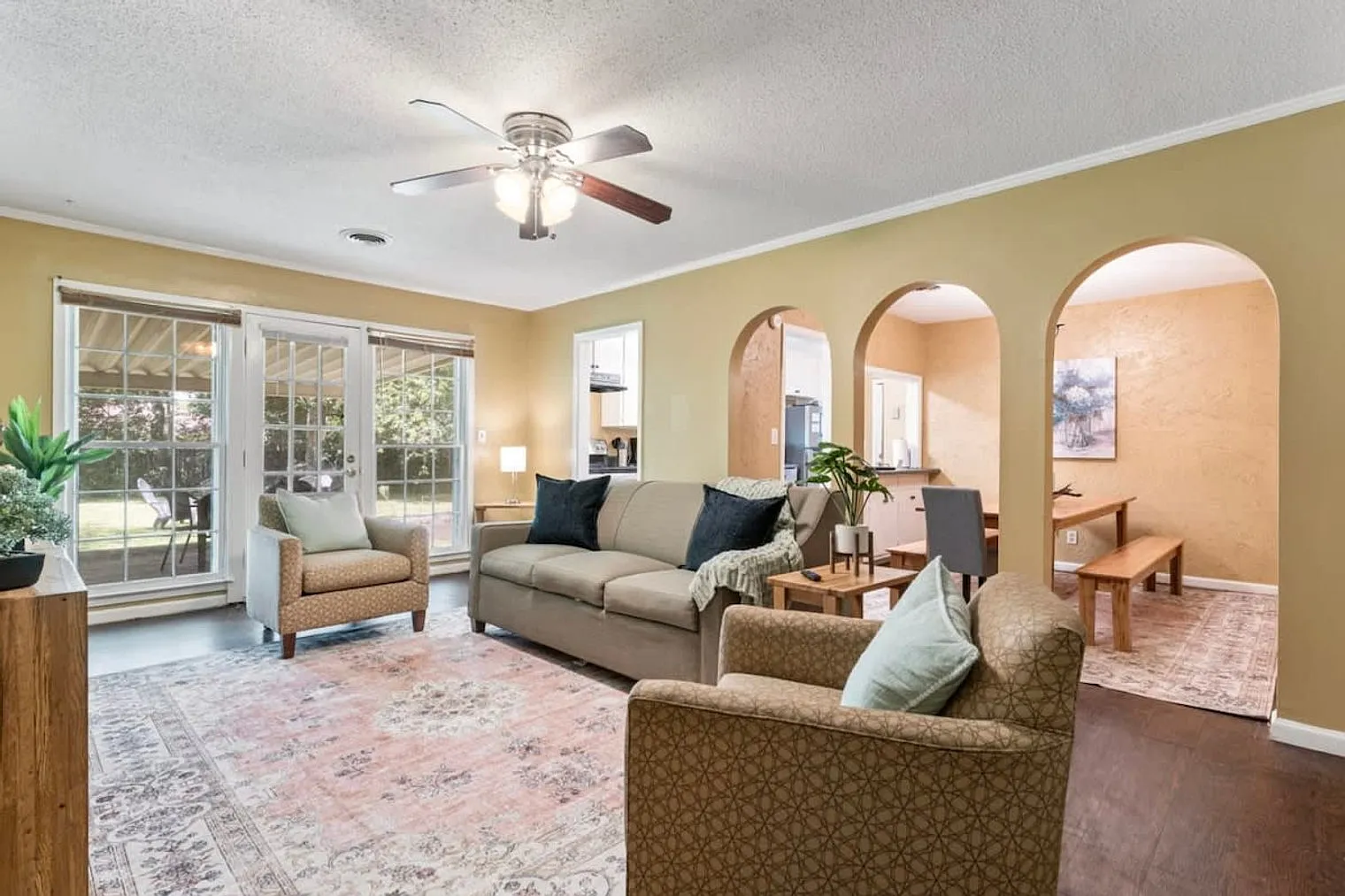 4 bed, 2.0 bath, 1496 sqft, $3,232 — Photo 4