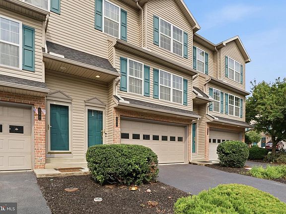 4th image of 555 Meadow Croft Cir