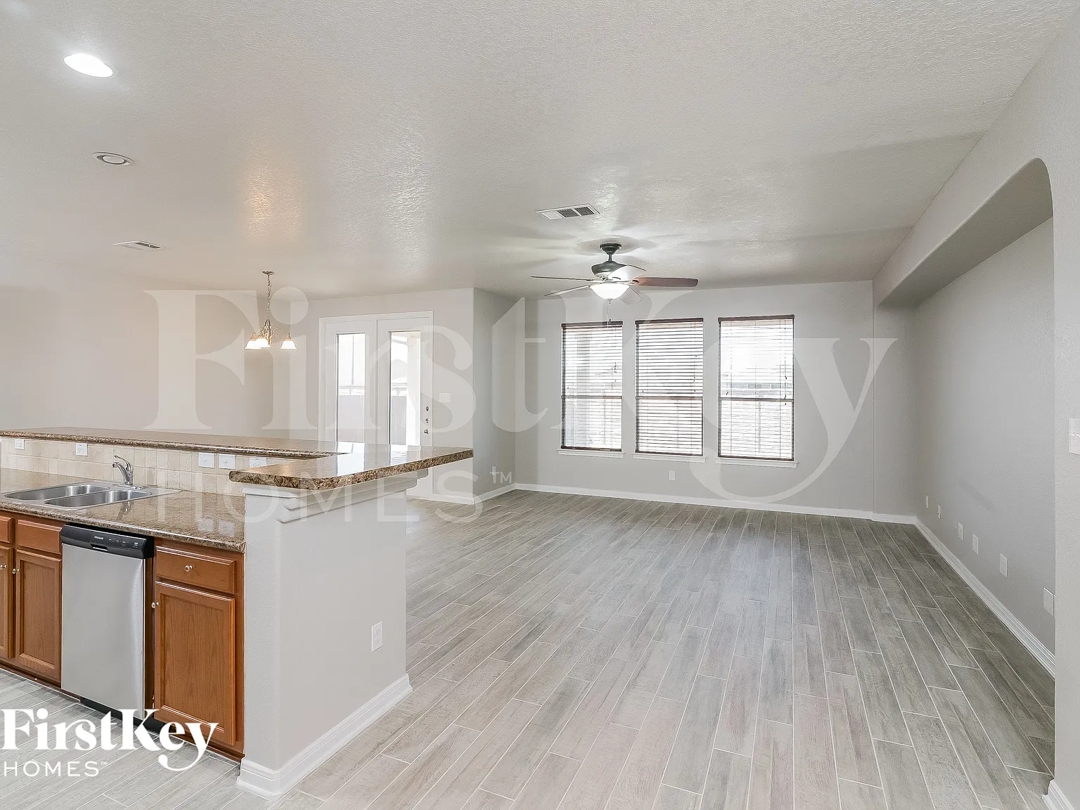 3 bed, 2.0 bath, 2176 sqft, $1,940 — Photo 3