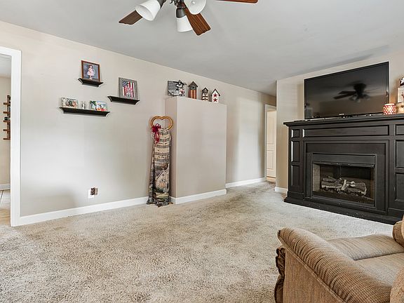 4th image of 409 S Cheryl Dr
