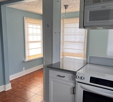 3rd image of 381 Fairmount Ave NE