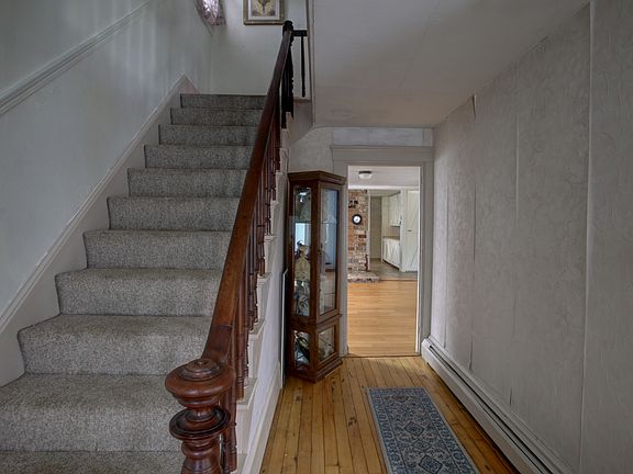 4th image of 8 Myrtle St