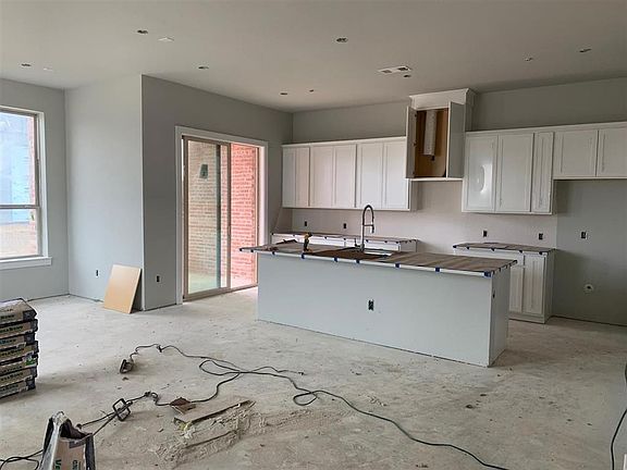 3rd image of 1057 Maverick Dr #10