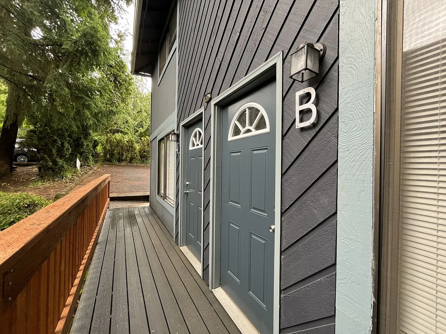 Spacious Apartment Retreat with Forest Views and Easy Access to the Portland Metro Area — Photo 1
