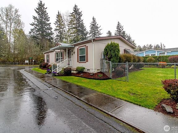 4th image of 15208 123rd Avenue Ct E #39