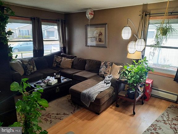 4th image of 15 Edgewood Ln