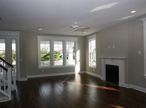 4th image of 1701 Bay Ave