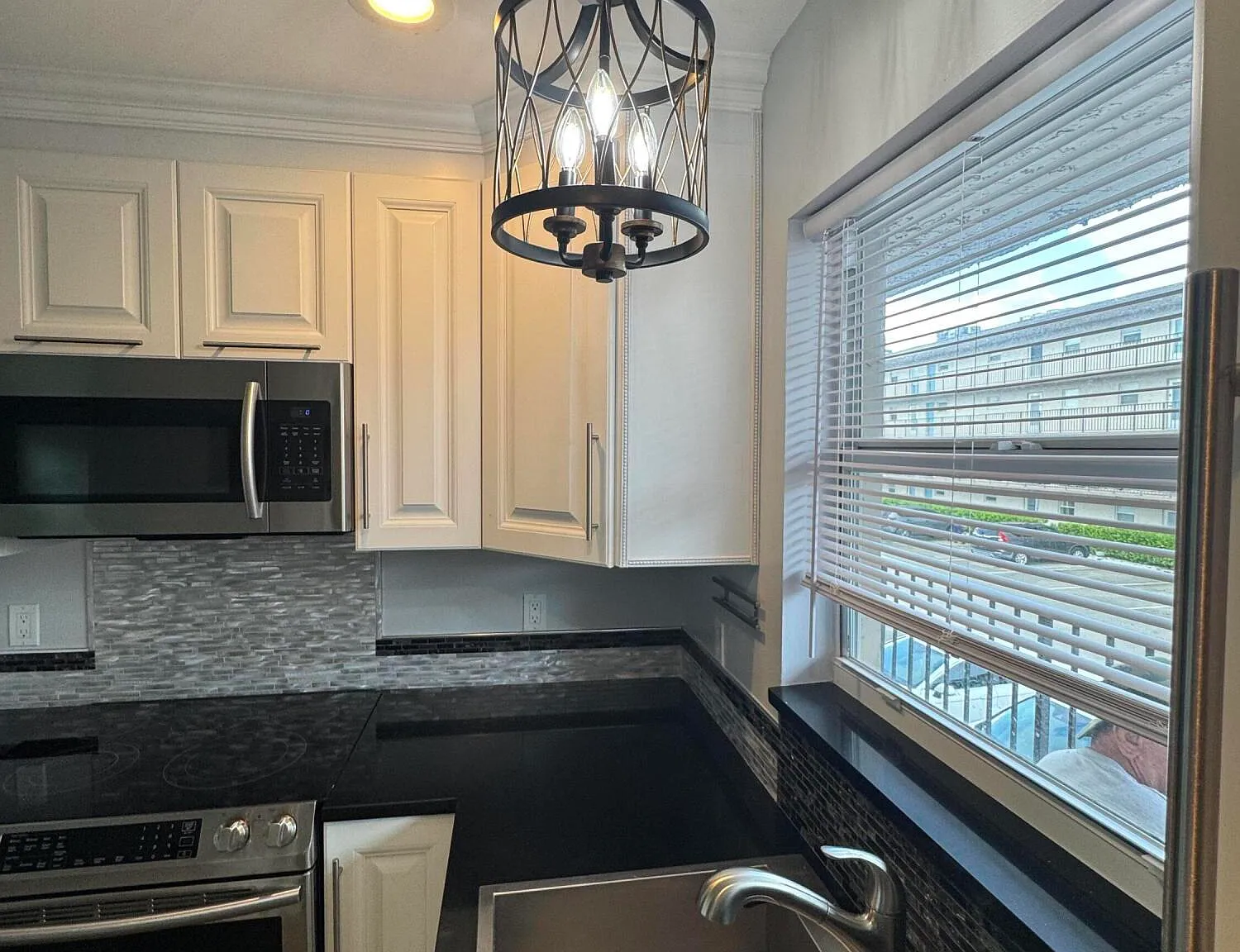 1 bed, 1.5 bath, 775 sqft, $1,600 — Photo 4