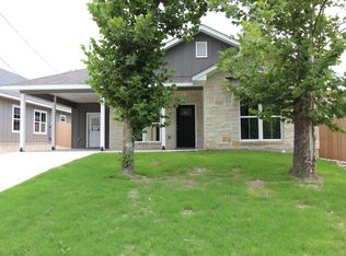 727 Lytle St, Kerrville, TX 78028