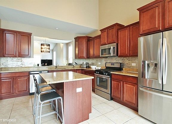 3rd image of 3092 Valcour Dr