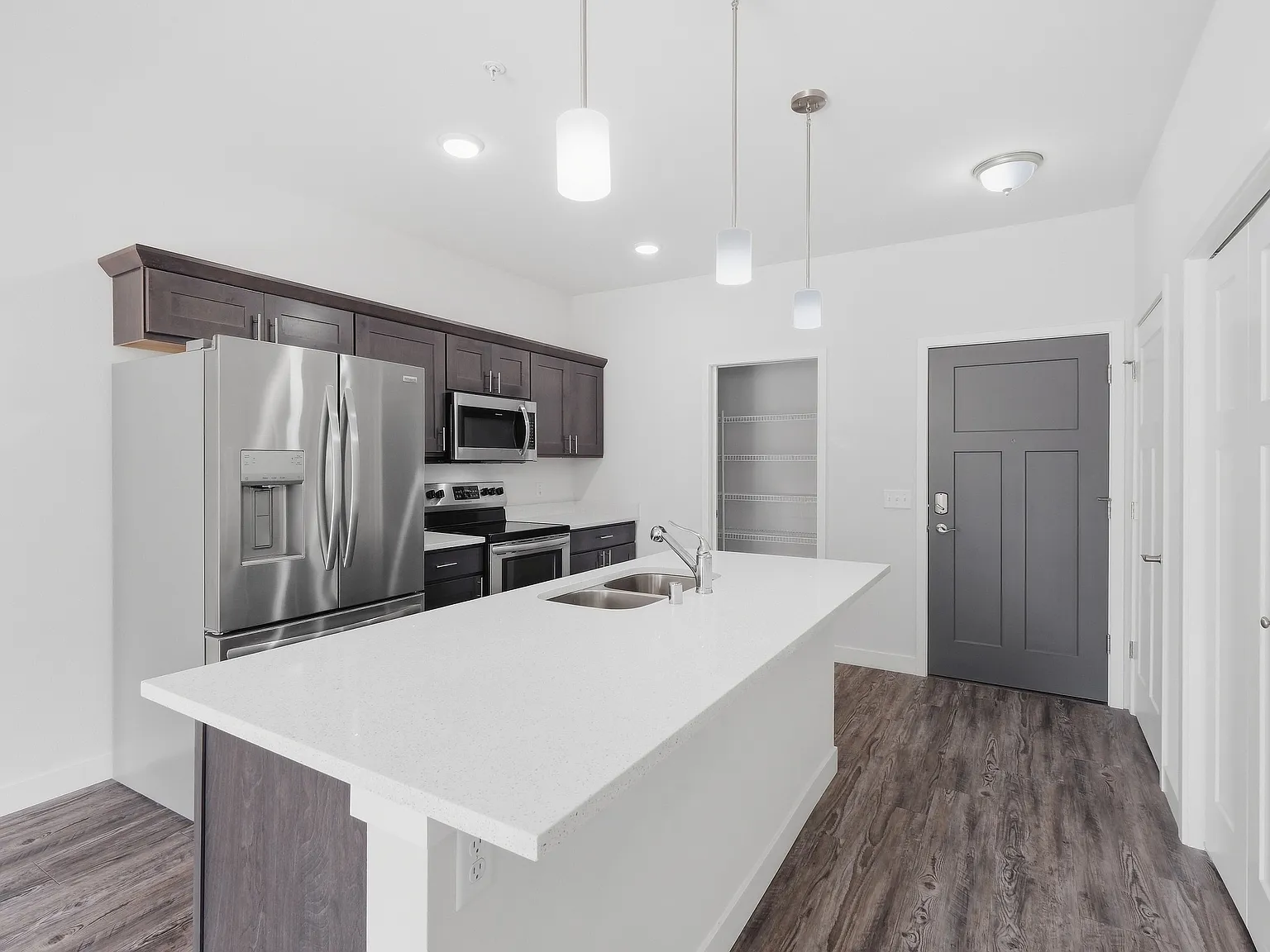 1601 N Windsor Ave — Photo 3
