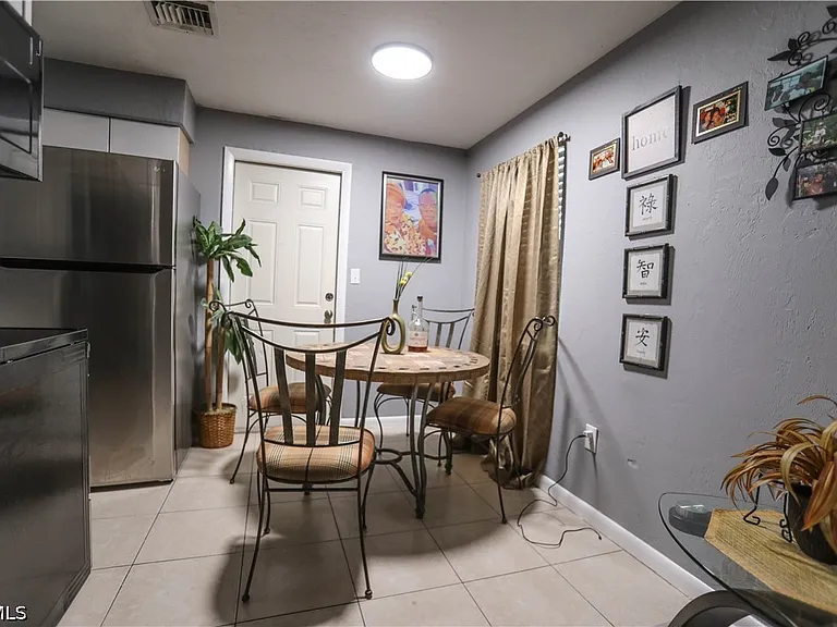 2406 Linhart Ave — Photo 8