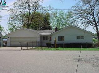 362 Lakeview Dr, White Lake, MI