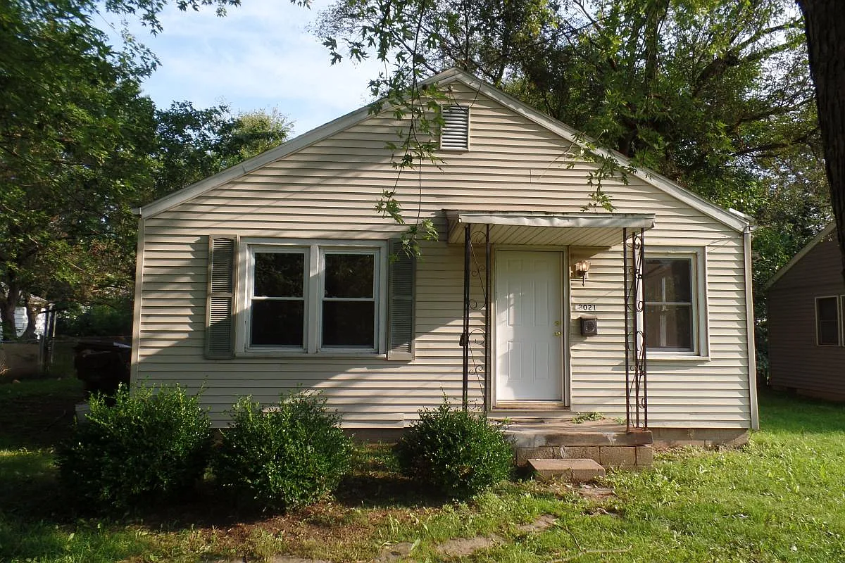 3021 W Antoinette St photo 1
