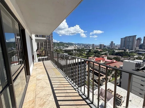 225 Queen St APT 19F, Honolulu, HI 96813