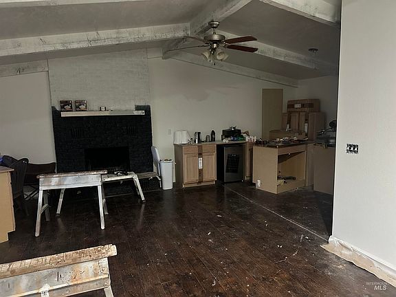 3rd image of 119 E Spruce St