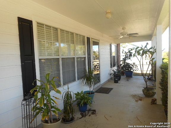 4th image of 937 Patricia Ann Dr
