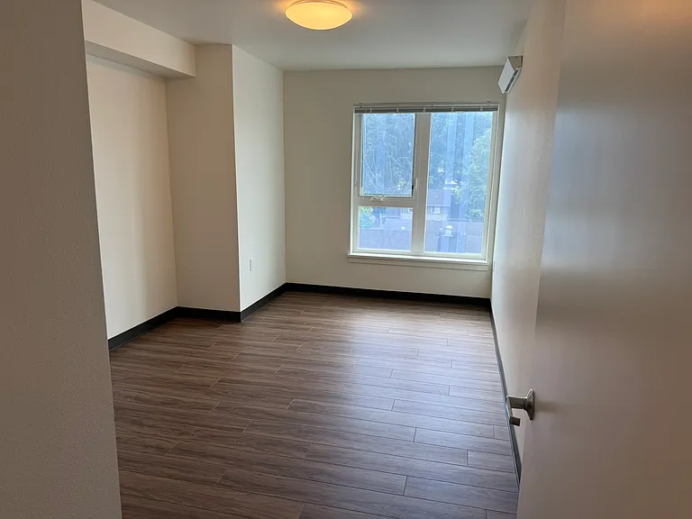 Nichols Court Apartments — Photo 24