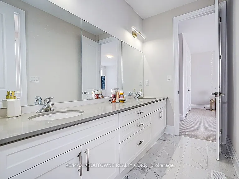 1362 Lynx Gdns — Photo 36