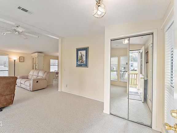 4th image of 717 Tangerine Dr